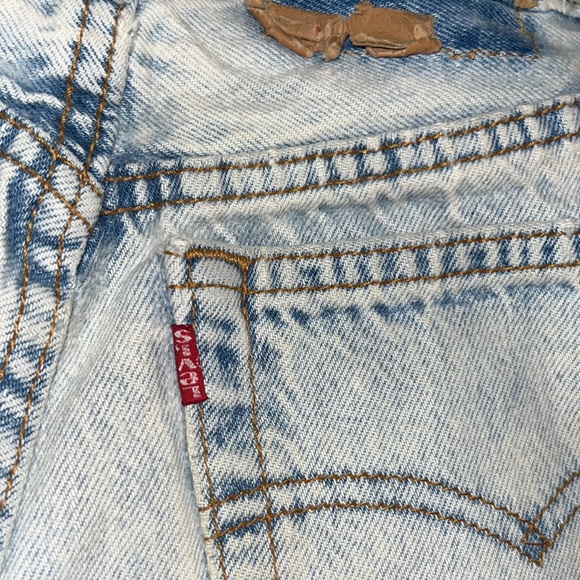 Vintage Levi Jean shorts - Picture 3 of 4